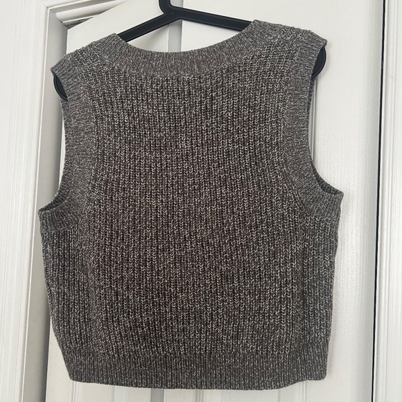 H&M Divided Knit Vest - Picture 4 of 4